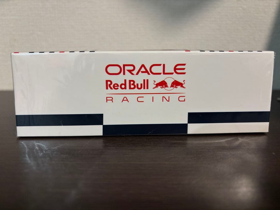 ミニカー Red Bull Racing RB21 Yuki Tsunoda 1/43
