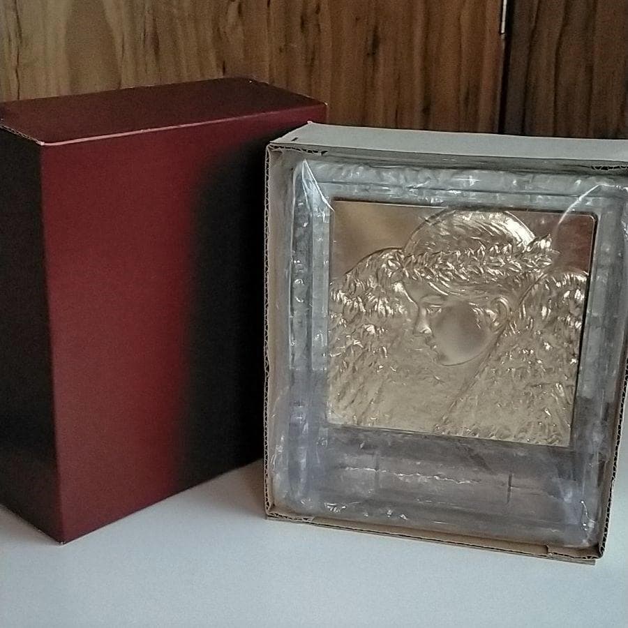 新品・ガラス製の表彰盾「女神」