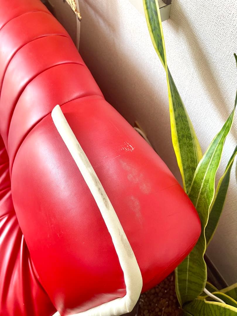 合成皮革　モダンな赤いソファベッド