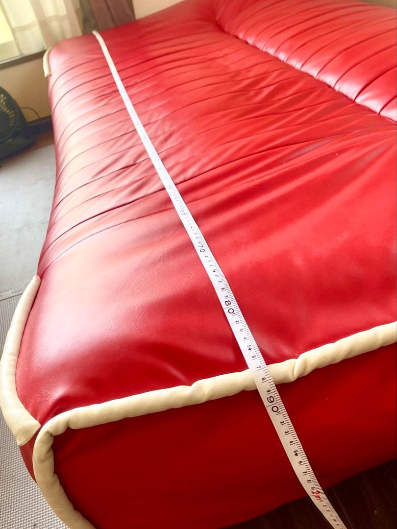 合成皮革　モダンな赤いソファベッド