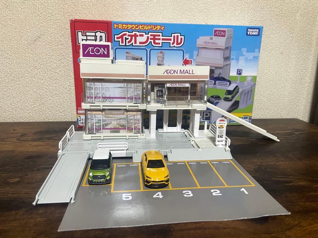 トミカタウン ビルドシティ イオンモール＋トミカ2台 - メルカリ