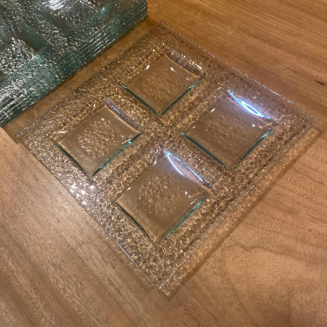 エメラルドグリーンのガラスプレート7枚