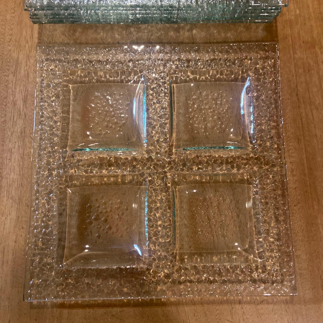 エメラルドグリーンのガラスプレート7枚