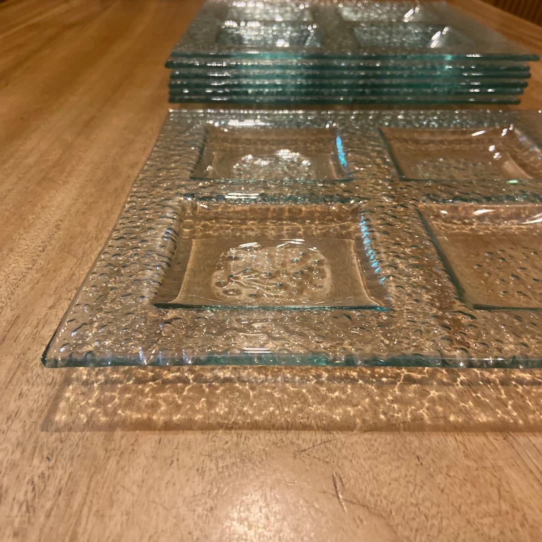 エメラルドグリーンのガラスプレート7枚