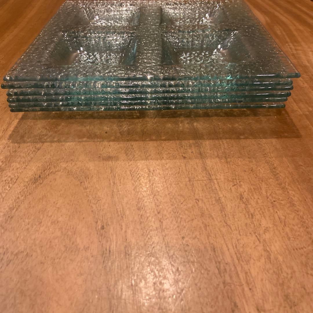 エメラルドグリーンのガラスプレート7枚