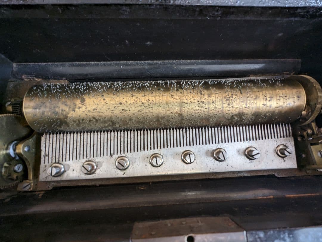 オルゴール　手巻き式　80鍵盤くらい？　オペラなど収録