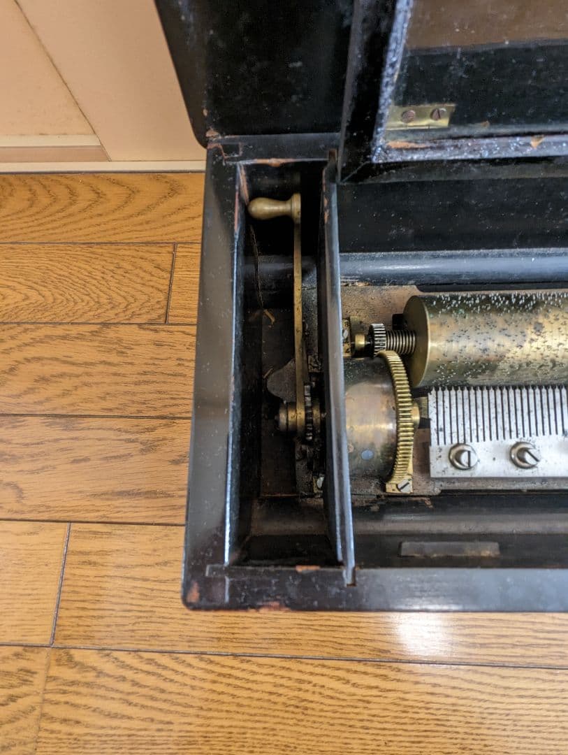 オルゴール　手巻き式　80鍵盤くらい？　オペラなど収録