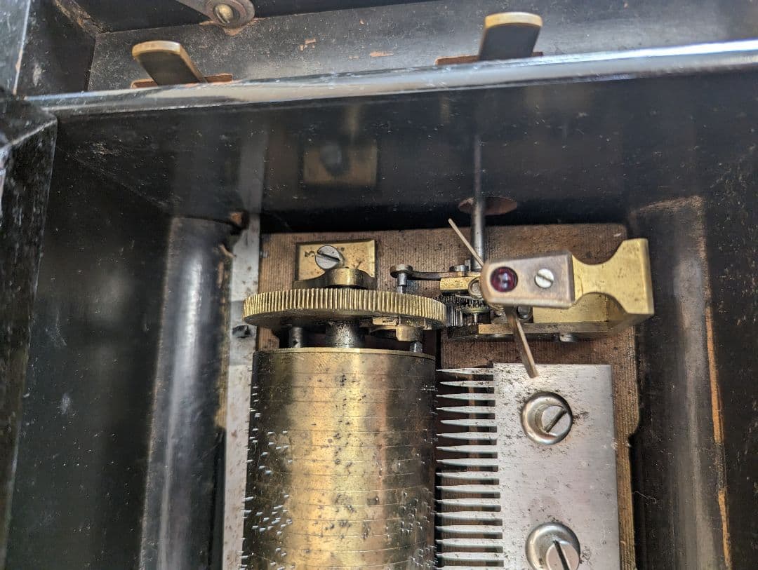 オルゴール　手巻き式　80鍵盤くらい？　オペラなど収録