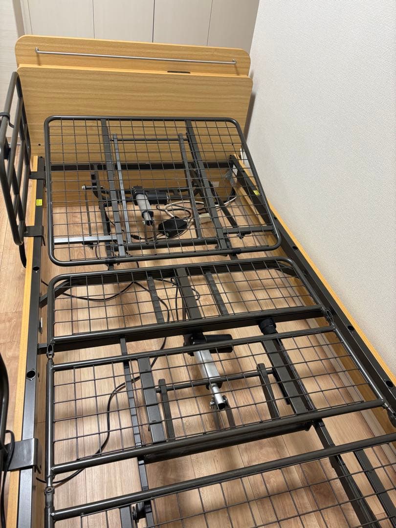 お値下げ　クレオ電動ベッド2モーターヘッドボード2口コンセント付&サイドガード付