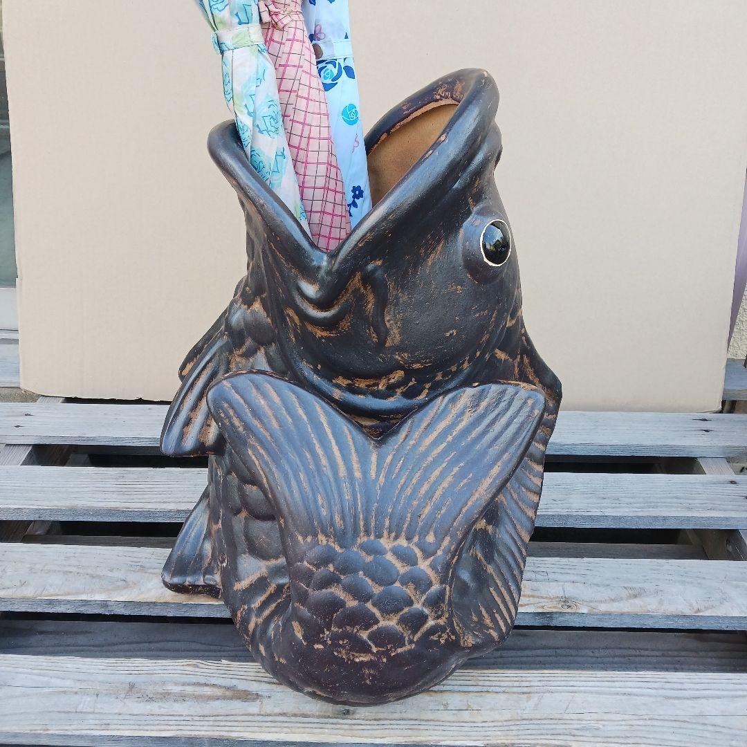 新品 陶器 傘立て 鯉 ブラック アンティーク オブジェ 縁起物 手造りU