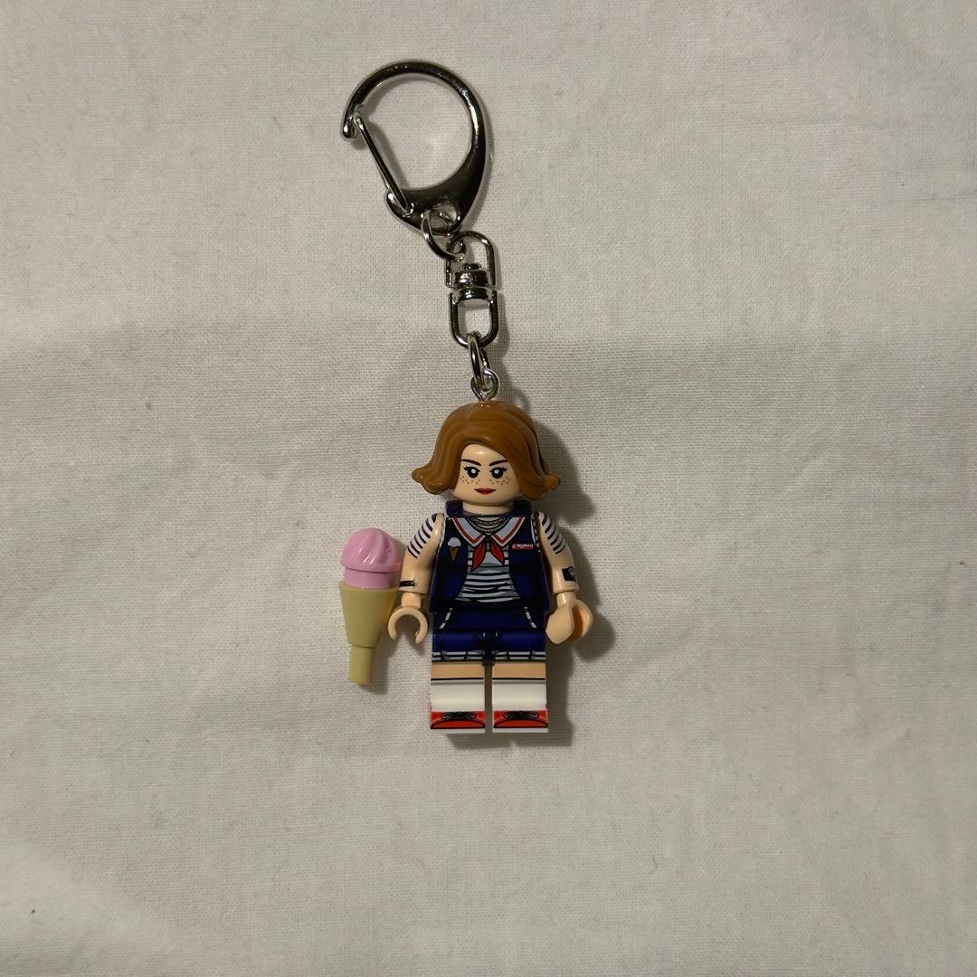 ストレンジャーシングス ミニフィグ キーホルダー ロビン - メルカリ