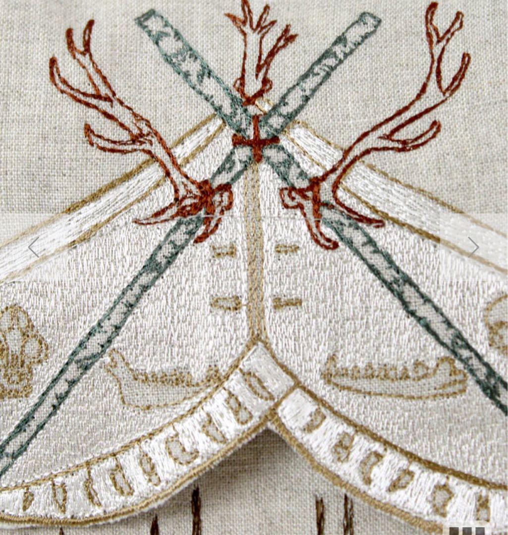 Coral & Tuskクッションカバー Bear apothecary