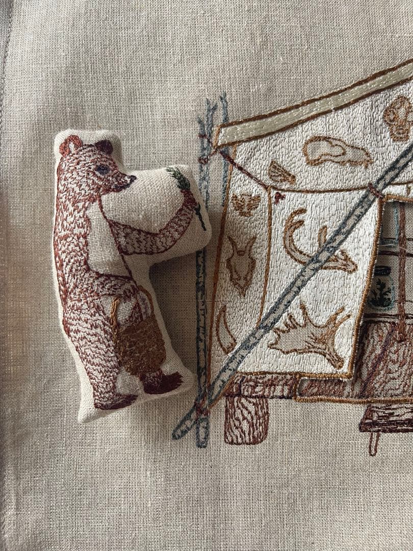 Coral & Tuskクッションカバー Bear apothecary