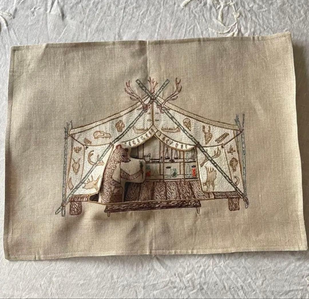 Coral & Tuskクッションカバー Bear apothecary