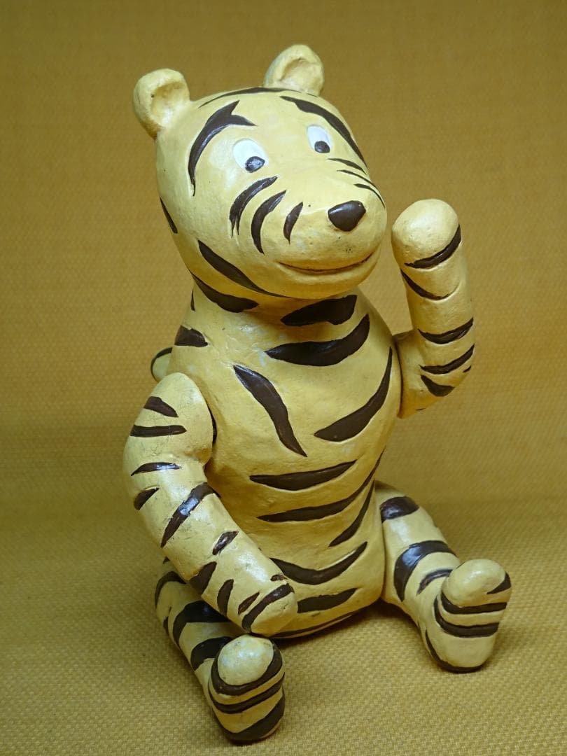 トラ　ティガー　ディズニー　木製　置物　インテリア　工芸品　美術品　A2518