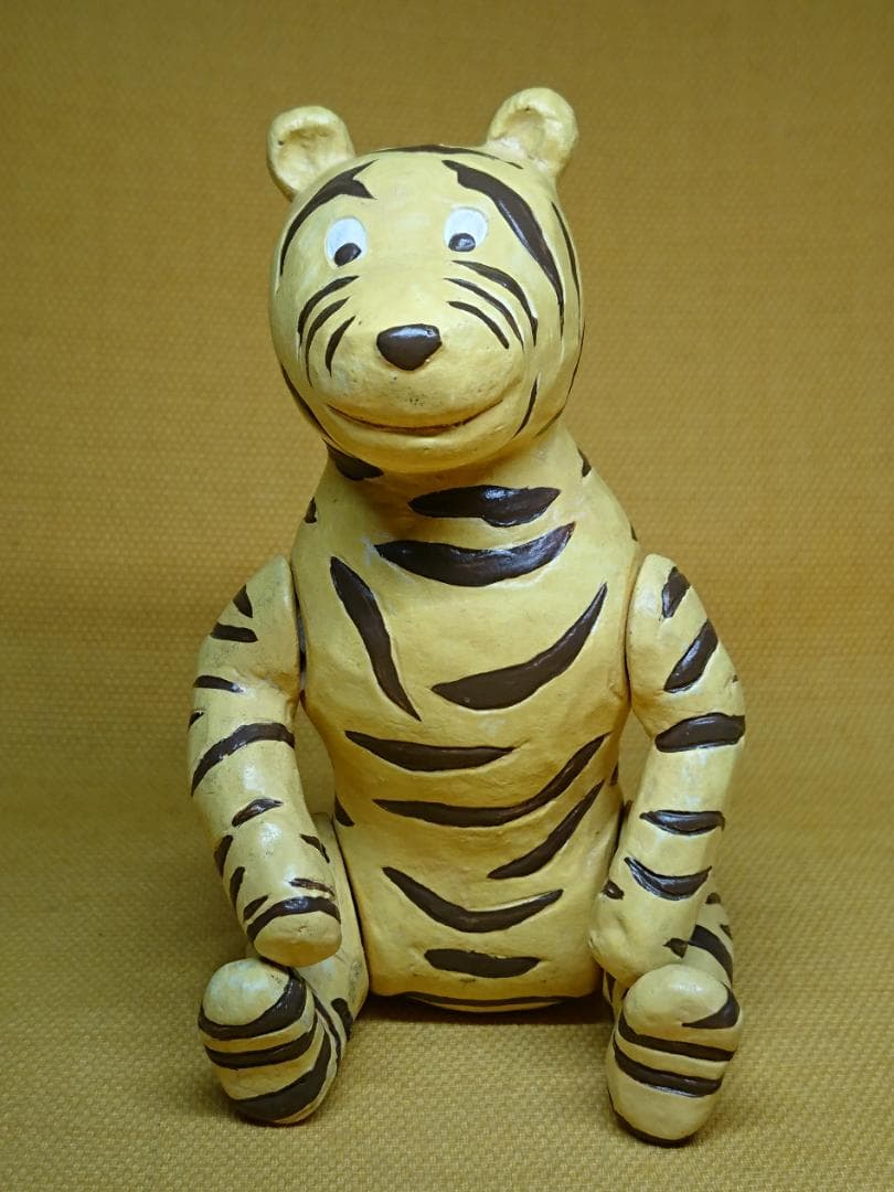 トラ　ティガー　ディズニー　木製　置物　インテリア　工芸品　美術品　A2518