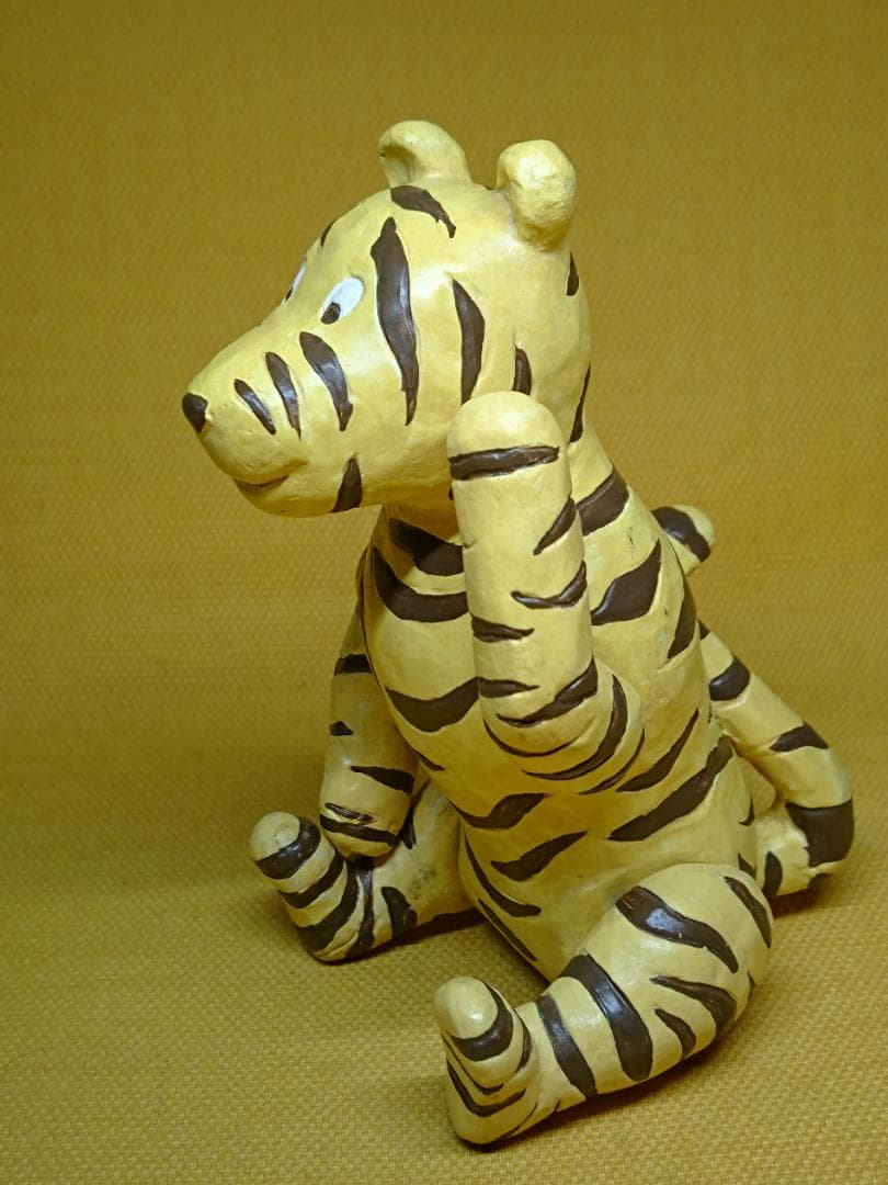 トラ　ティガー　ディズニー　木製　置物　インテリア　工芸品　美術品　A2518