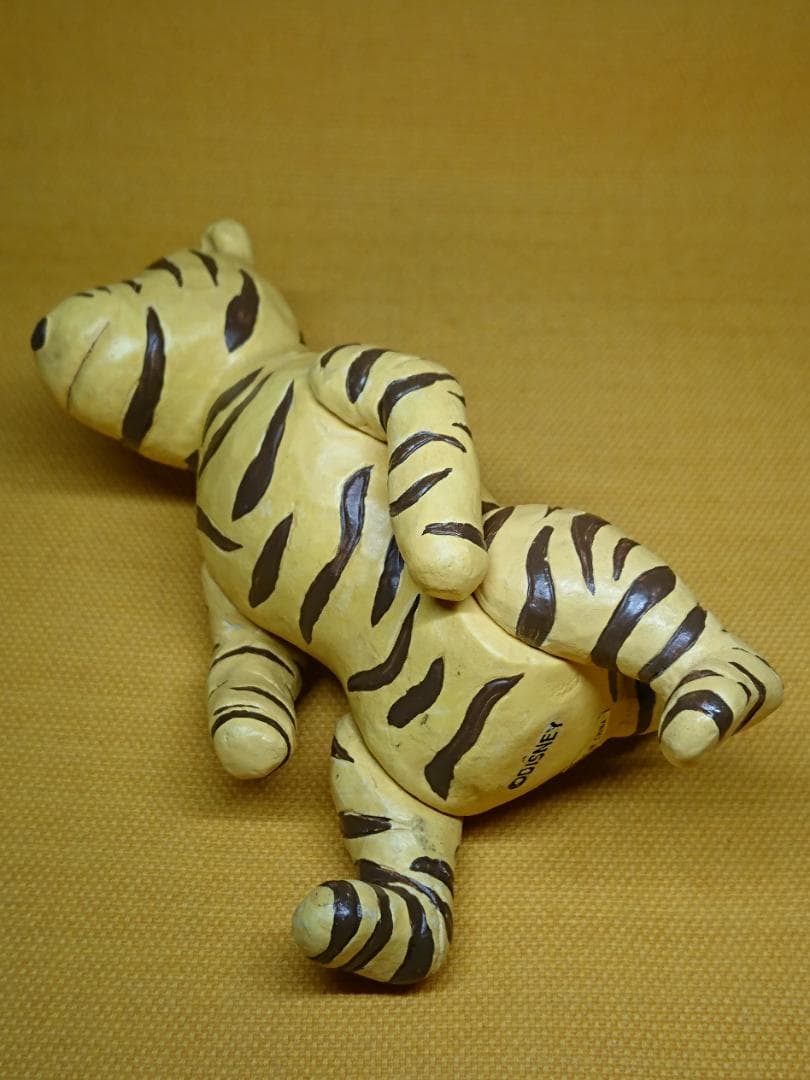 トラ　ティガー　ディズニー　木製　置物　インテリア　工芸品　美術品　A2518
