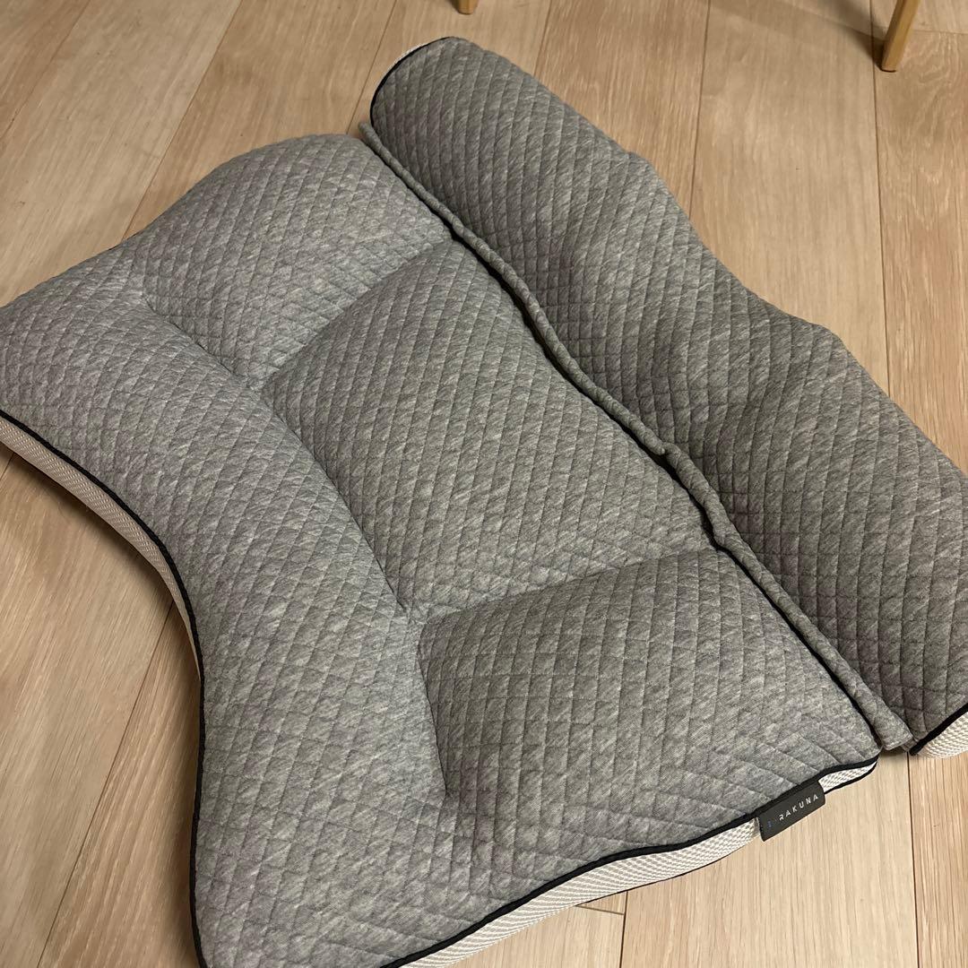 e整体枕ほぐリラックス E-RAKUNA イーラクナ 枕 - メルカリ