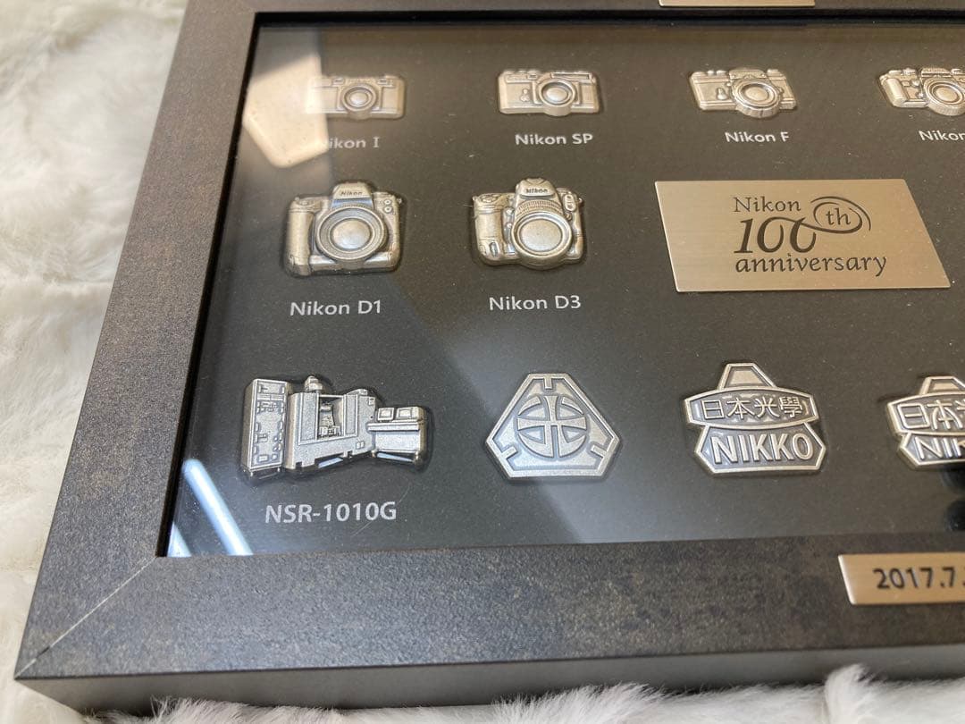 非売品】Nikon 100th anniversary 歴代カメラピンバッジ - メルカリ