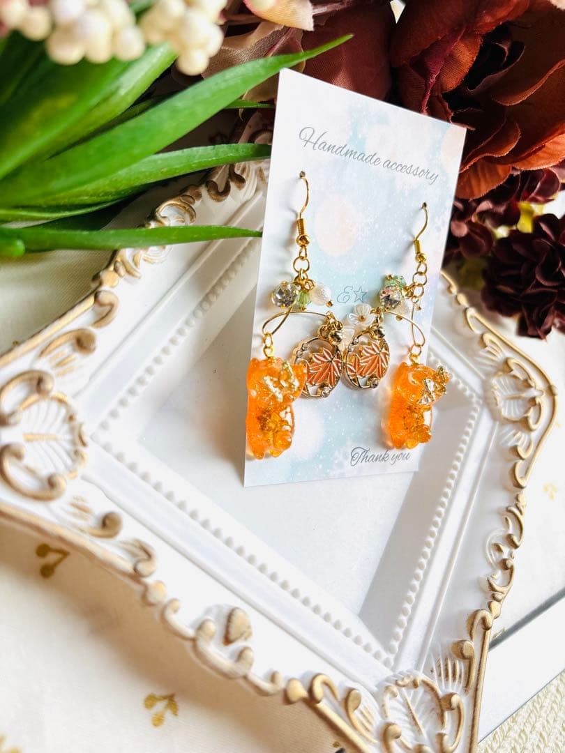 NO.443 ピアス　イヤリング　チャーム　レジンぐでねこ　紅葉