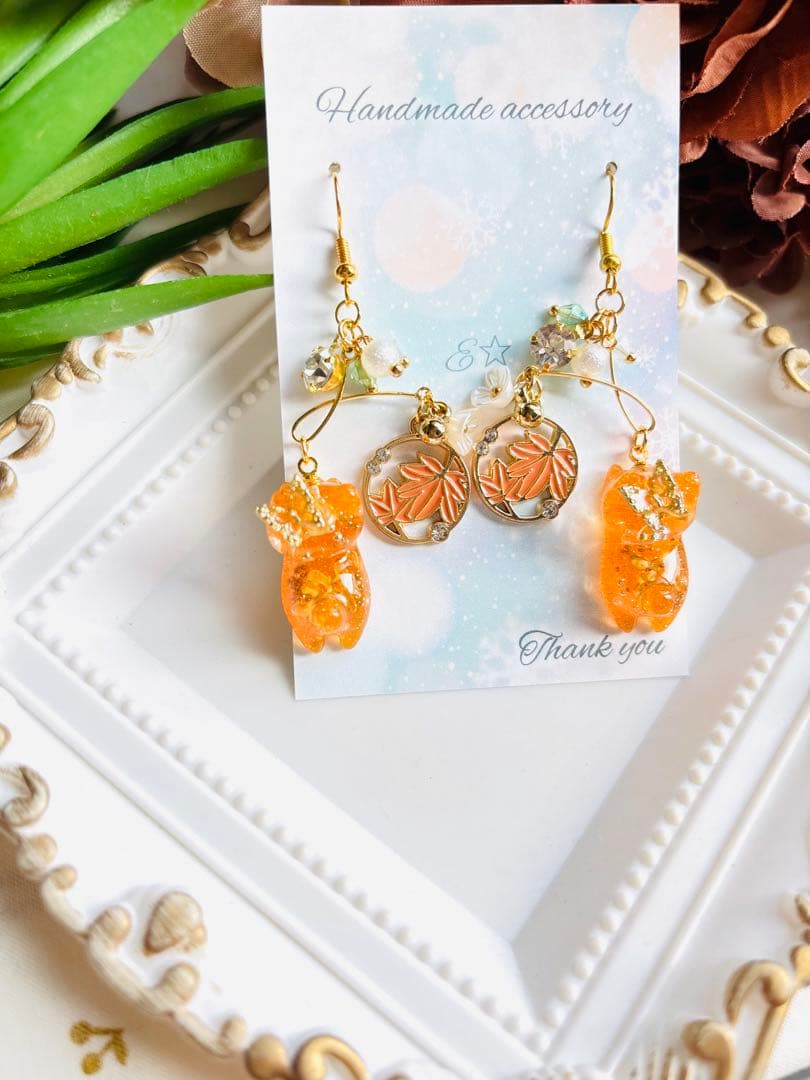 NO.443 ピアス　イヤリング　チャーム　レジンぐでねこ　紅葉