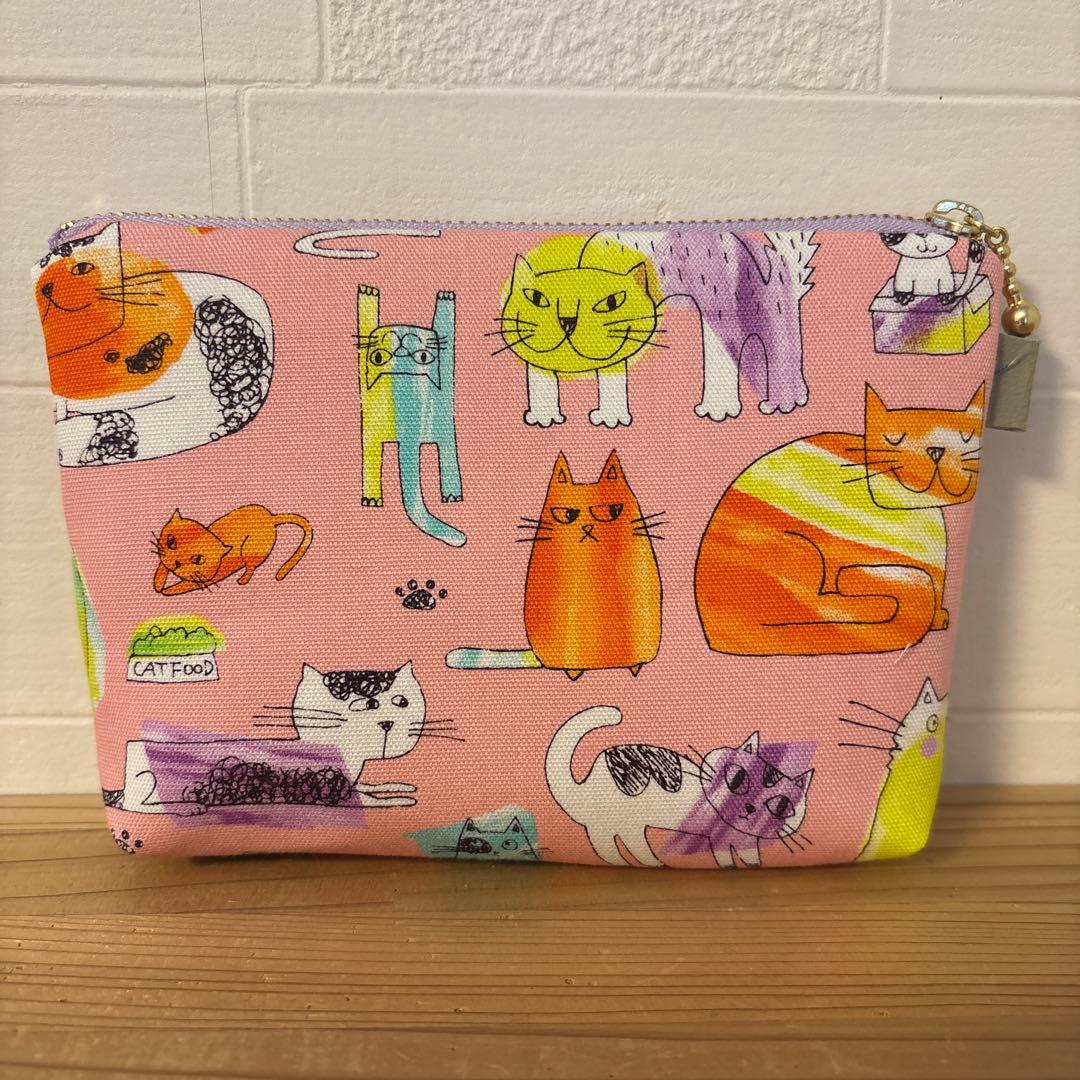 感謝価格　SALE 猫柄　16cmファスナーポーチ　人気　ハンドメイド
