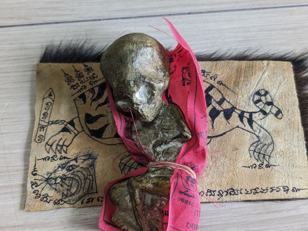 タイの呪物！クマントーン！金運アップ！商売繁盛！ - メルカリ