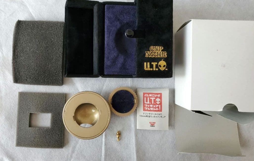 日清カップヌードル 純金K24 UFO 宇宙人 すごいぞU.Tフィギュア - メルカリ