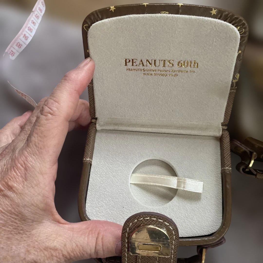 ピーナッツ（PEANUTS）」の60周年を記念した小物入れ（ケース）のみ