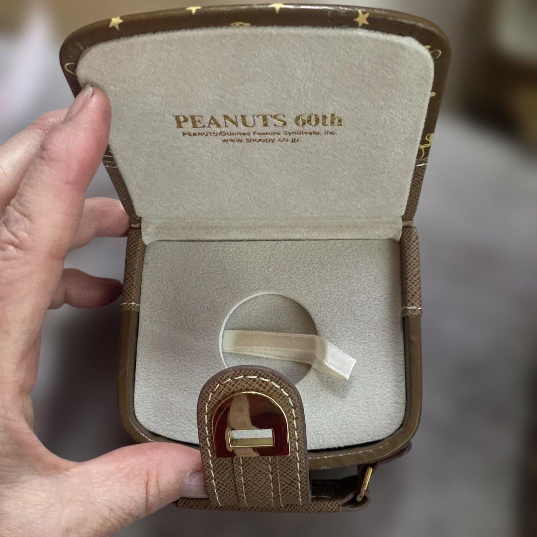 ピーナッツ（PEANUTS）」の60周年を記念した小物入れ（ケース）のみ