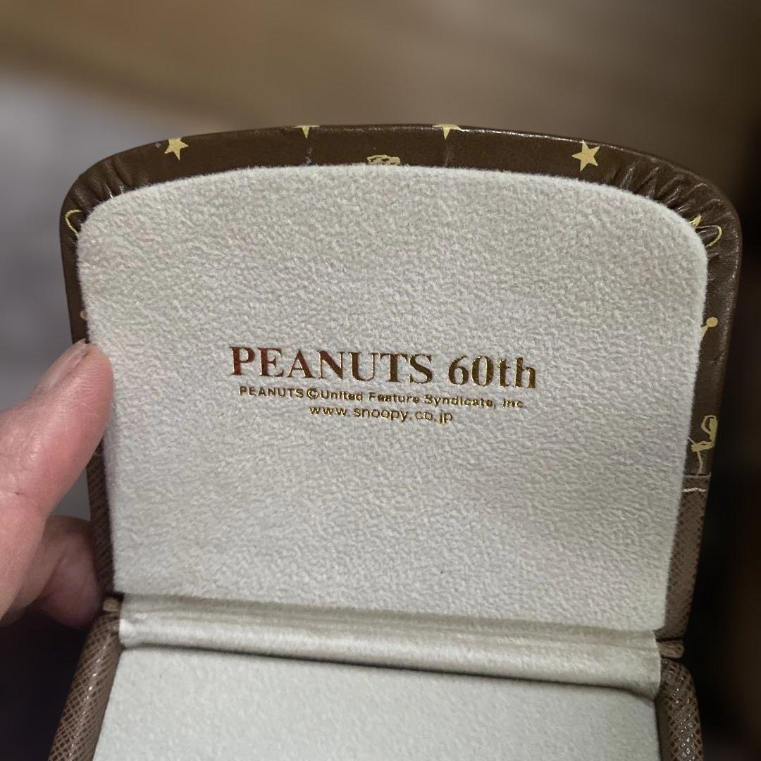 ピーナッツ（PEANUTS）」の60周年を記念した小物入れ（ケース）のみ
