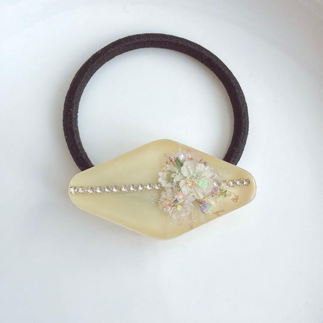 レジンヘアゴム イエロー　マスタード　ひし形　バラ　シンプル