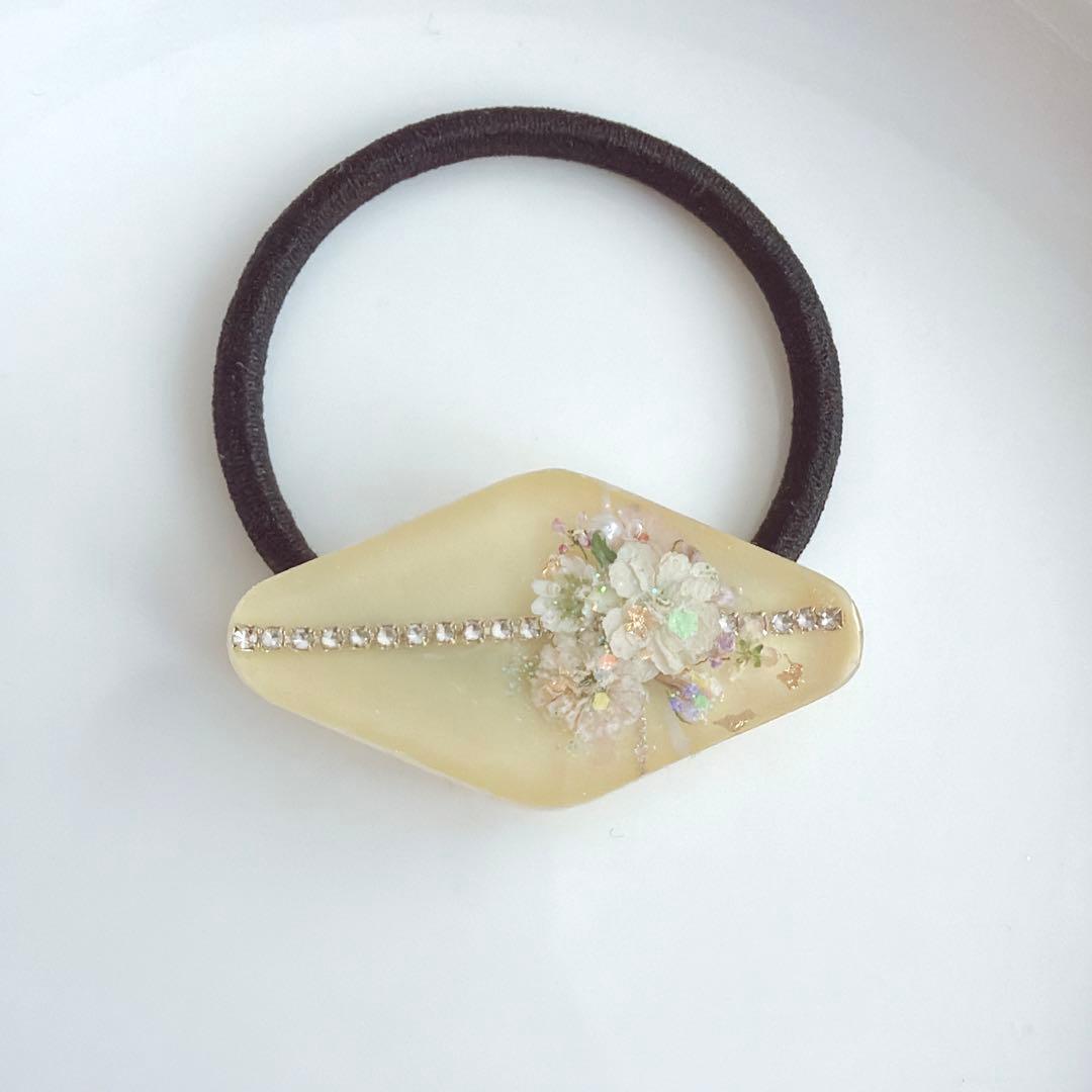 レジンヘアゴム イエロー　マスタード　ひし形　バラ　シンプル