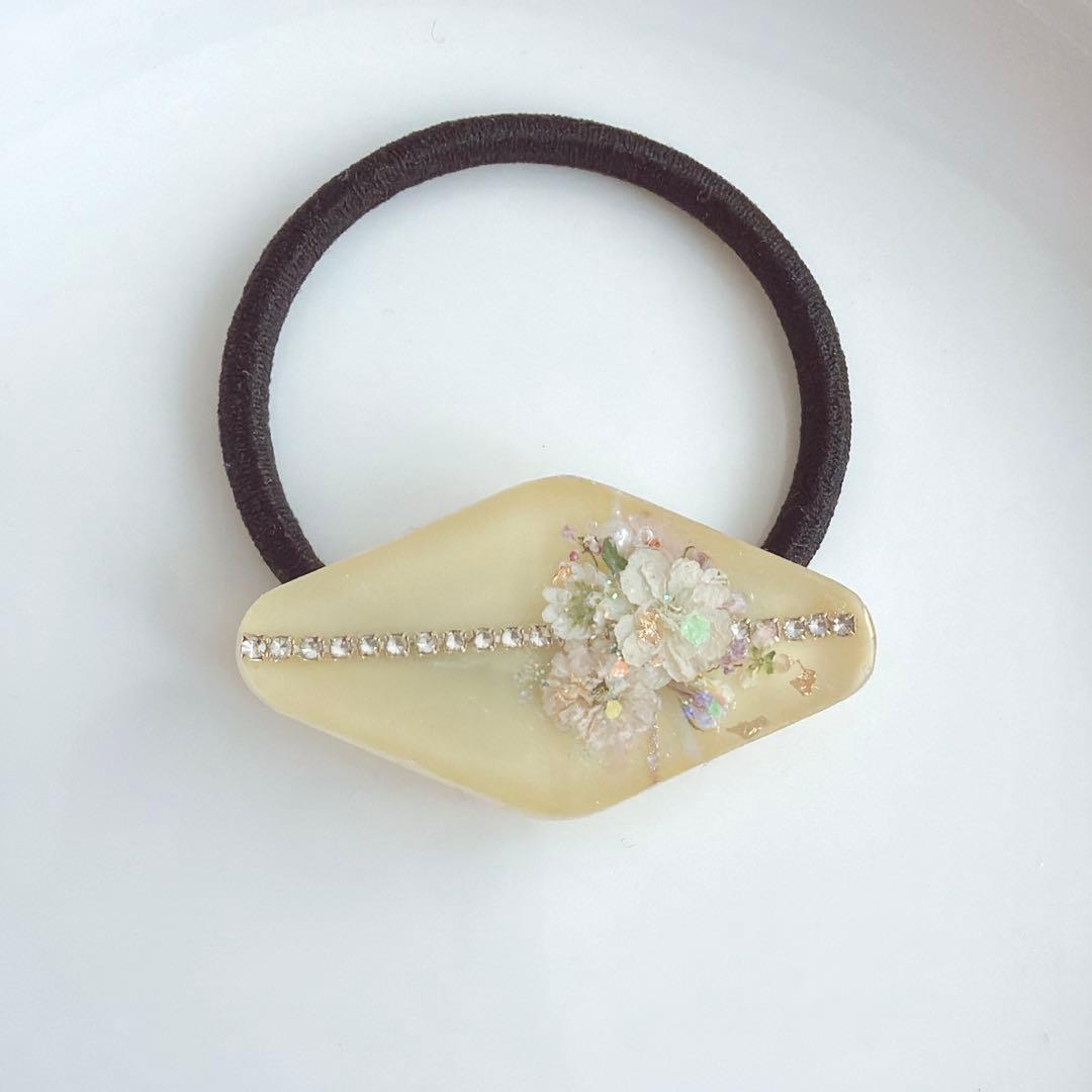 レジンヘアゴム イエロー　マスタード　ひし形　バラ　シンプル