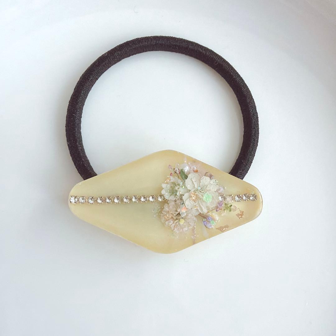 レジンヘアゴム イエロー　マスタード　ひし形　バラ　シンプル