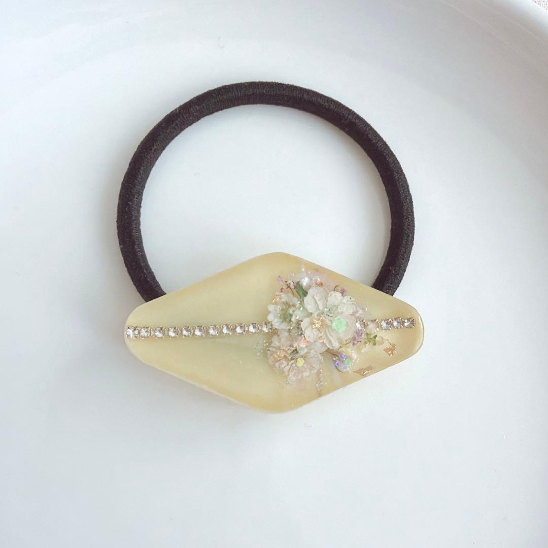 レジンヘアゴム イエロー　マスタード　ひし形　バラ　シンプル