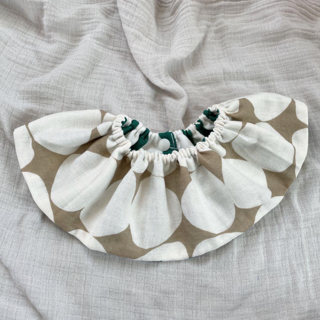 ★グリーンストライプ×白ゴマおむすび★ ハンドメイド　リバーシブル　スタイ