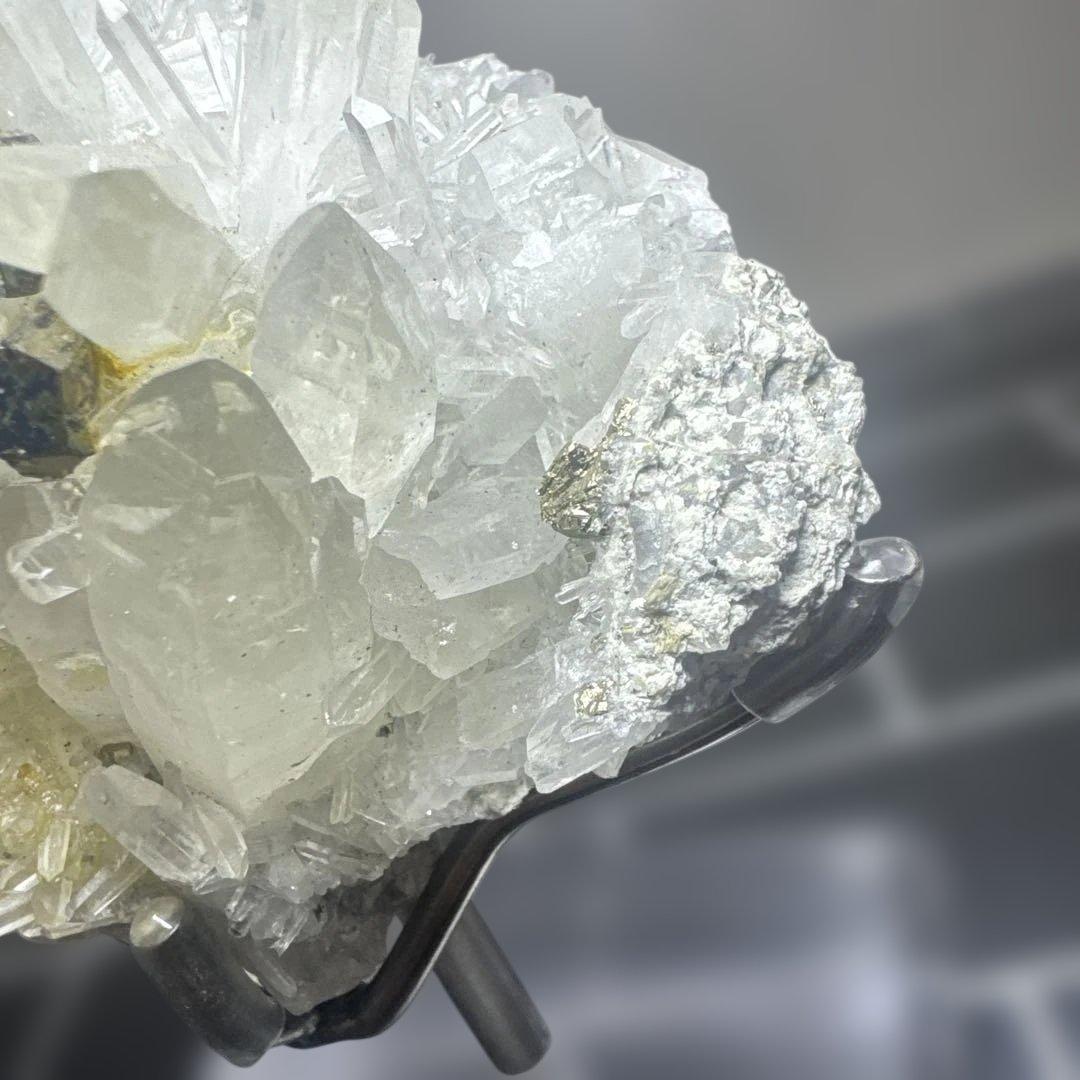 希少 ペルー産 パイライト共生 水晶クラスター 約568g