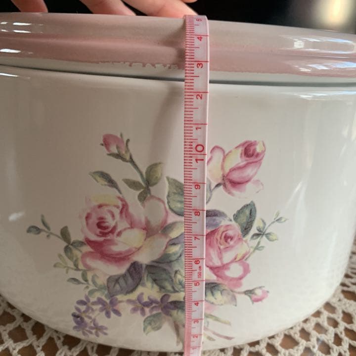 イマン　ビビアン丸缶L