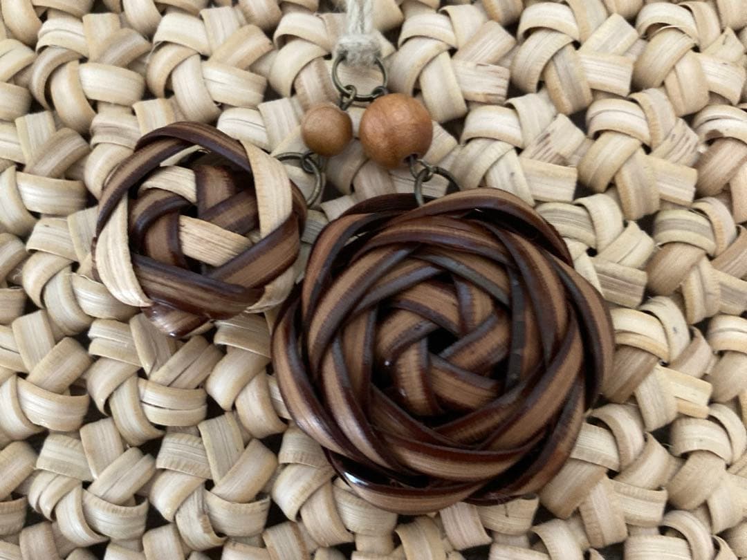 花結び編みトートバッグ ベージュブラウン　籐　ラタン