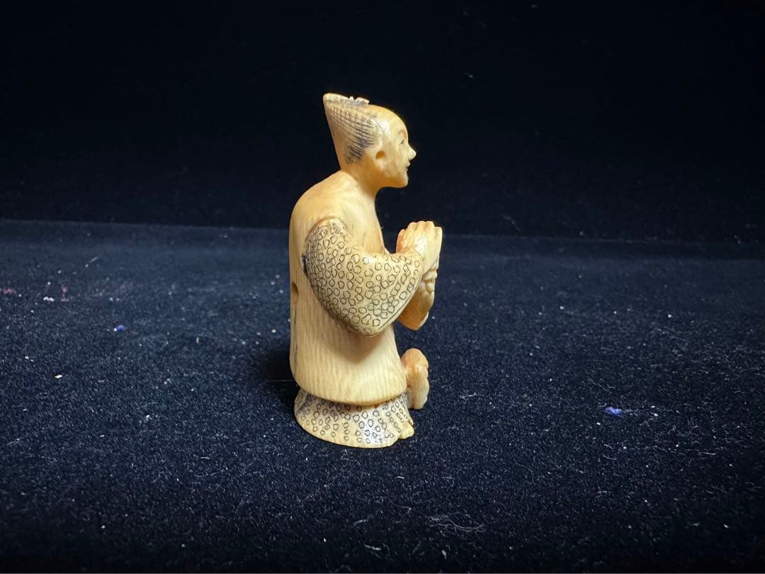 極上　根付　天然素材　彫刻 置物　細密細工　骨董　アンティーク