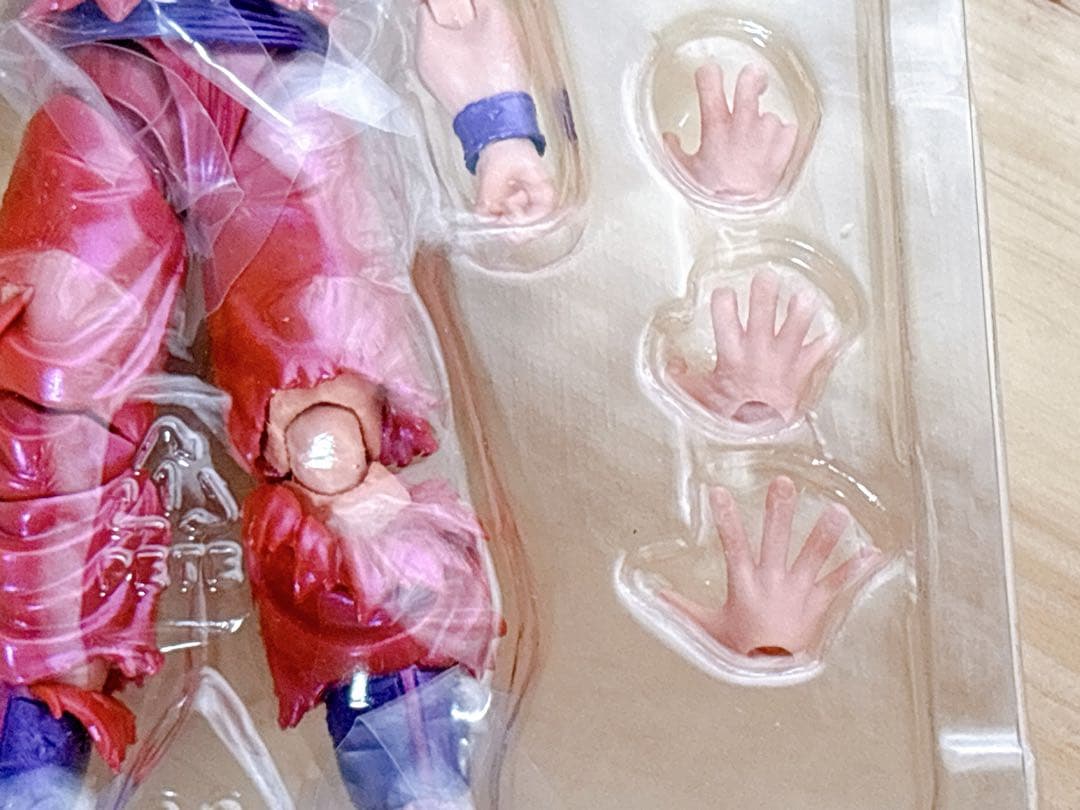 S.H.Figuartsスーパーサイヤ人ゴッドスーパーサイヤ人　孫悟空 界王拳