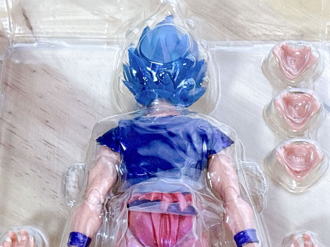 S.H.Figuartsスーパーサイヤ人ゴッドスーパーサイヤ人　孫悟空 界王拳