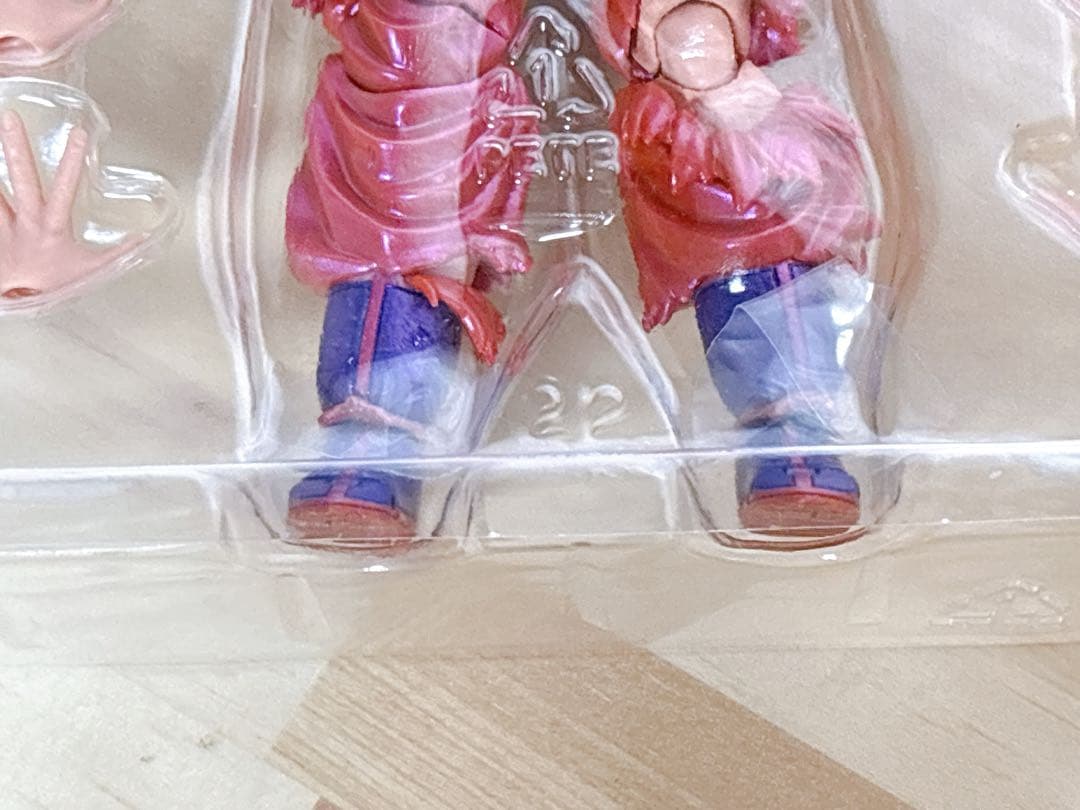 S.H.Figuartsスーパーサイヤ人ゴッドスーパーサイヤ人　孫悟空 界王拳