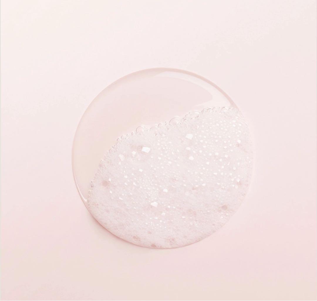 ハンド＆ボディ クレンジングジェル 《オー ドゥ ルバーブ エカルラット》