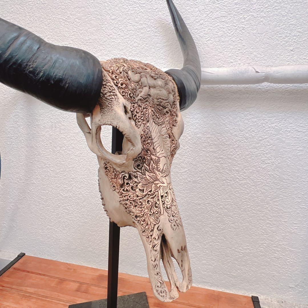 バッファロースカル　牛頭蓋骨　壁掛け彫像