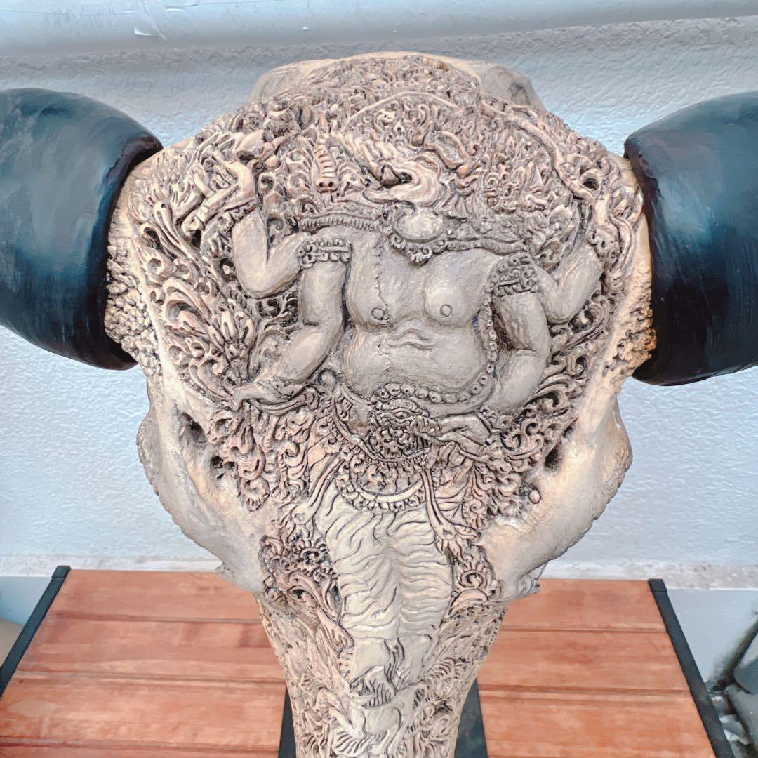 バッファロースカル　牛頭蓋骨　壁掛け彫像