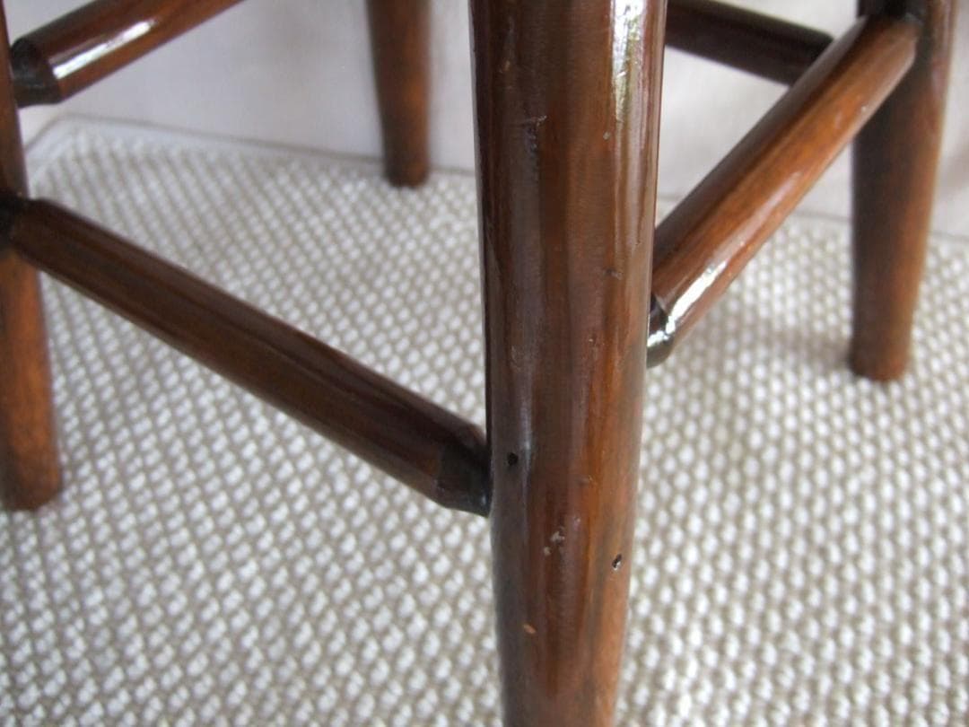 レトロ　木製無垢材　くさび止め　丸椅子　ウォールナットカラー　スツール　楔クサビ