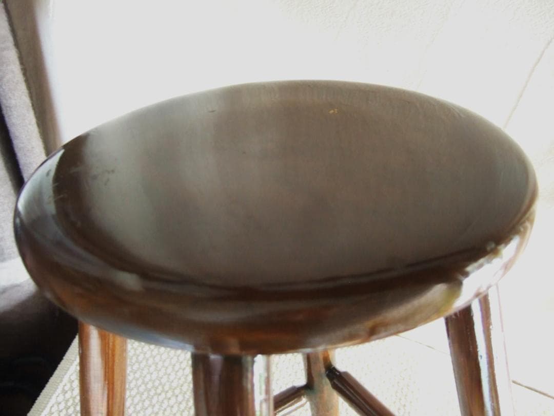 レトロ　木製無垢材　くさび止め　丸椅子　ウォールナットカラー　スツール　楔クサビ